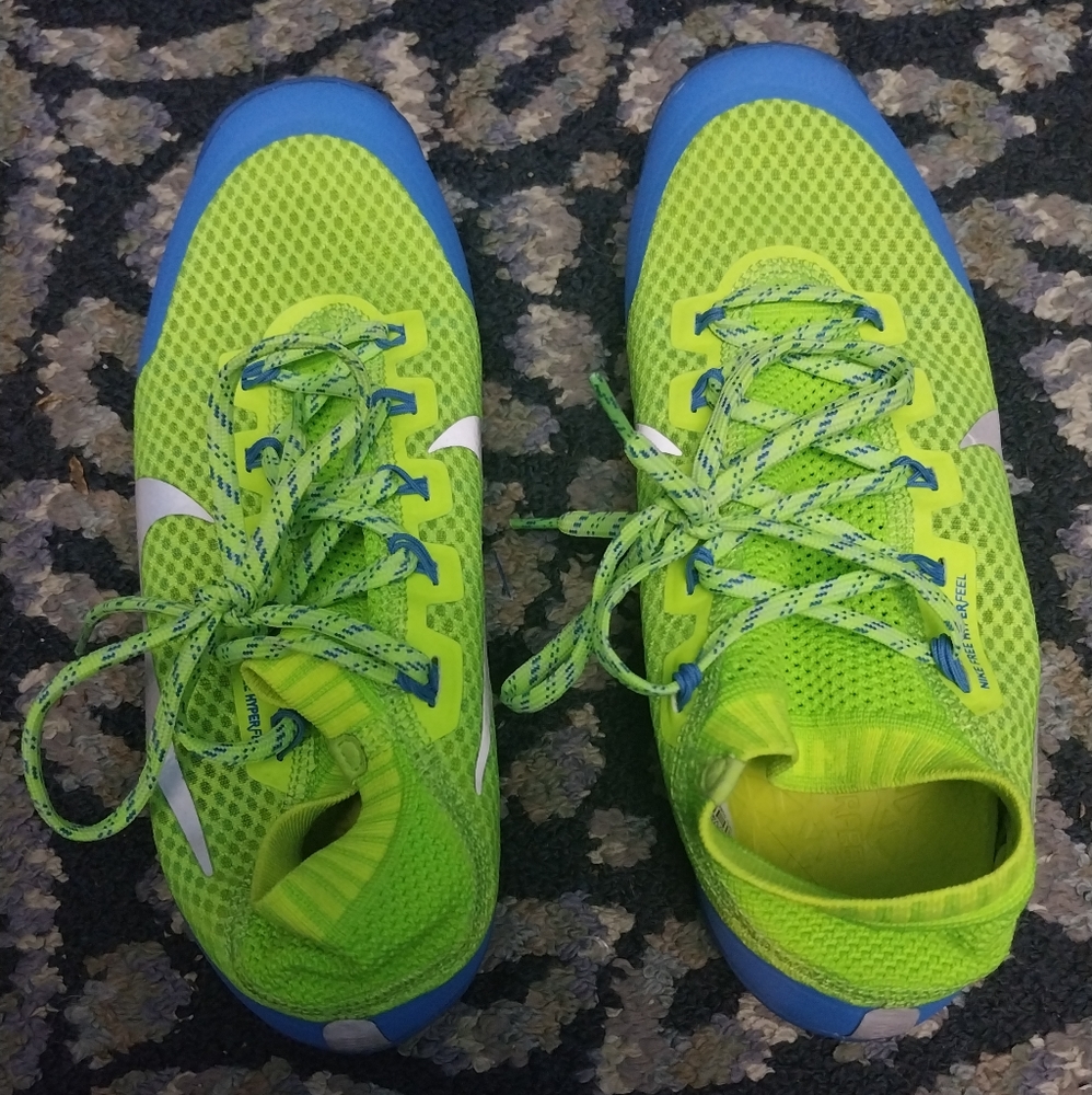 Women's 9 Nike shoes. Neon green & Blue